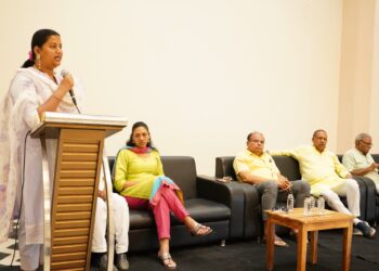 खा. डॉ. हिना गावित यांनी घेतली शिक्षण संस्था चालकांची आढावा बैठक; शिक्षण संस्थांच्या समस्यांवर झाली चर्चा