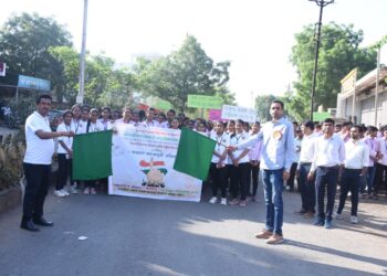 शहाद्यात औषधनिर्माणशास्त्र महाविद्यालयातर्फे पथनाट्य व रॅली द्वारे मतदान जनजागृती