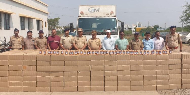 शहादा पोलिसांनी केला विदेशी दारूसह 44 लाखाचा मुद्देमाल जप्त