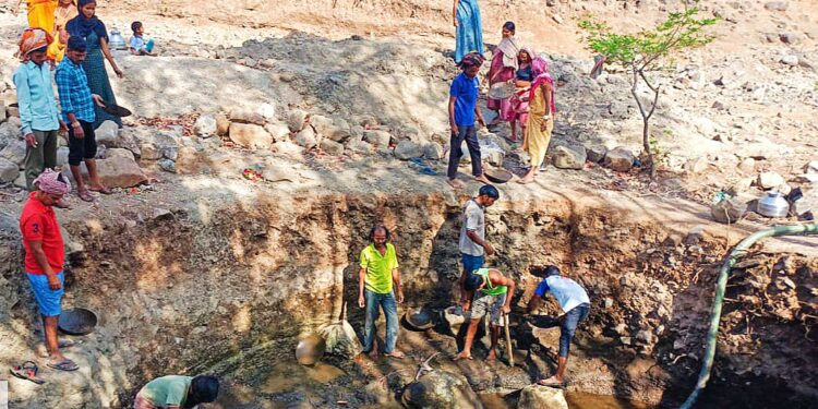कात्री ग्रामपंचायत अंतर्गत गाव-पाड्यांवर ३० विहिरींच्या कामाला सुरुवात