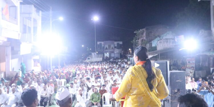 ताई आता चिंता करू नका, आम्ही तुमच्या सोबत आहोत; माजी मंत्री अमरीशभाई पटेल