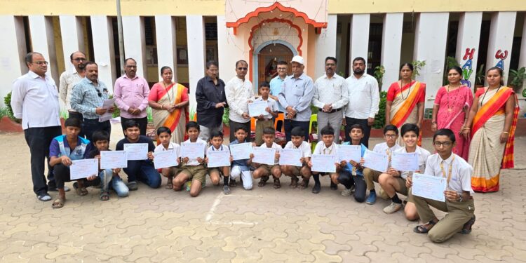 डी.आर. हायस्कूलचा विद्यार्थी विद्यापीठात तिसरा