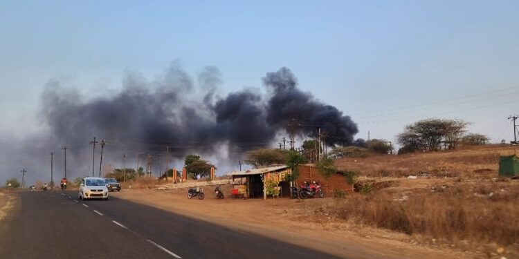 महावितरण कंपनीच्या उपकेंद्रात लागली भीषण आग, 80 गावांचा वीज पुरवठा खंडित