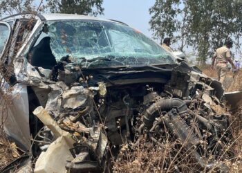 एस.टी.व कारची समोरासमोर धडक,  बालिका ठार तर चार जण जखमी