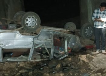 वाहन नाल्यात पडल्याने झालेल्या अपघातात दोन ठार, 18 जण जखमी