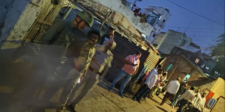 नंदुरबारातील कुरेशी मोहल्ला येथे पोलीसांची संयुक्त कारवाई, 18 गोवंशीय जनावरांची सुटका, मालकांवर कारवाई