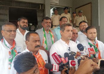 काँग्रेसतर्फे ॲड.गोवाल पाडवी यांनी मुहूर्त साधत दाखल केली उमेदवारी, 25 एप्रिलला करणार शक्तिप्रदर्शन