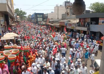 महाविकास आघाडीच्या नेत्यांच्या उपस्थितीत ॲड. गोवाल पाडवी यांच्या नामांकनासाठी निघालेली रॅलीला सुरुवात, कार्यकर्त्यांमध्ये प्रचंड उत्साह