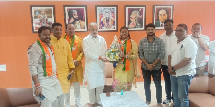 ब्रेकिंग न्यूज:अखेर डॉ.हिनाताई गावित व शिवसेनेचे जिल्हा नेते मा.आ. चंद्रकांत रघुवंशी यांचे झाले मनोमिलन ?