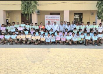 हिंदी राष्ट्रभाषा परीक्षेत डी. आर. हायस्कूलचे यश