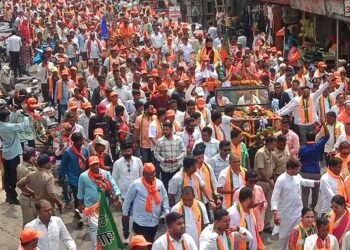 अलोट जन सागराच्या साक्षीने आणि महायुतीच्या सर्व नेत्यांच्या उपस्थितीत उमेदवार डॉ. हिना गावित यांचे नामांकन दाखल