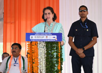 नंदुरबार येथे महाआघाडीच्या सभेत प्रियंका गांधी यांचा घणाघात