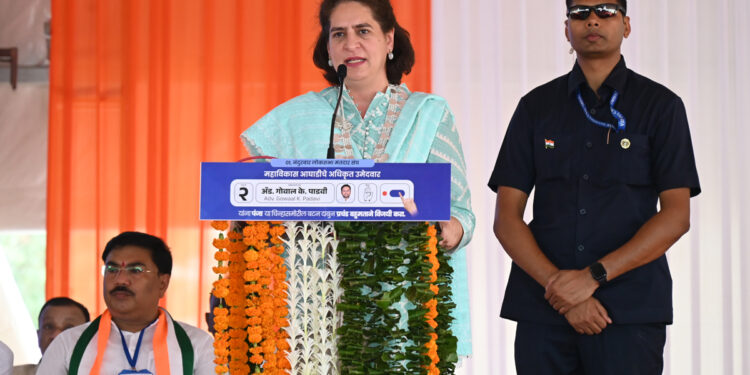 नंदुरबार येथे महाआघाडीच्या सभेत प्रियंका गांधी यांचा घणाघात