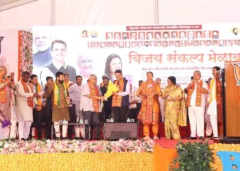 डॉ.हिना गावित यांना मत म्हणजेच मोदींना मत; शिरपूरच्या जाहीर सभेत उपमुख्यमंत्री फडणवीस यांचे आवाहन