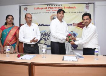औषधनिर्माणशास्त्र महाविद्यालयात माजी विद्यार्थ्यांचा मेळावा मोठ्या उत्साहात