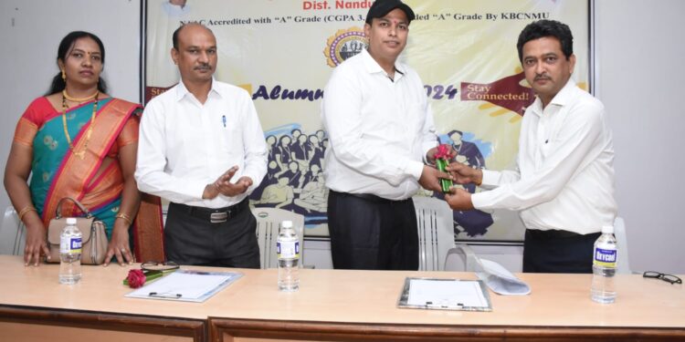 औषधनिर्माणशास्त्र महाविद्यालयात माजी विद्यार्थ्यांचा मेळावा मोठ्या उत्साहात