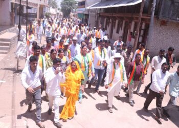 साक्री तालुक्यातील प्रचार सभेतून शिंदे गटाच्या आ. मंजुळाताई गावित यांच्यासह डॉ. हिना गावित यांचाही काँग्रेसवर हल्लाबोल