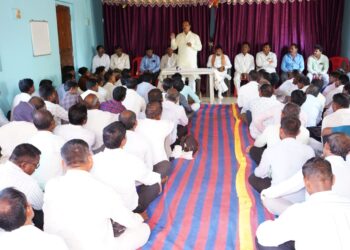 मंत्री डॉ. विजयकुमार गावितही करताहेत दूर्गम गावांमधून डॉ. हिना गावित यांच्या प्रचारार्थ धावते दौरे