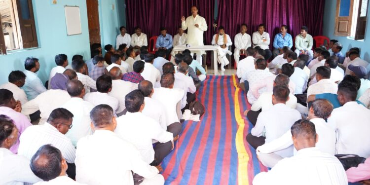 मंत्री डॉ. विजयकुमार गावितही करताहेत दूर्गम गावांमधून डॉ. हिना गावित यांच्या प्रचारार्थ धावते दौरे