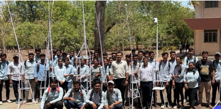 शहादा अभियांत्रिकी महाविद्यालयात पेपर टाॅवर चॅलेंज काॅम्पिटीश यशस्वी
