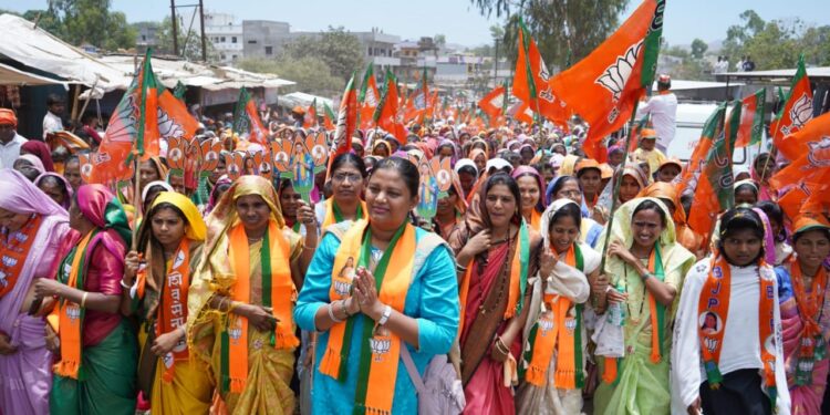 काँग्रेसच्या फसवणुकीला बळी न पडता आदिवासी बांधवांनी विकासनितीला साथ द्यावी; मोलगीतील भव्य प्रचार सभेत नेत्यांचे आवाहन