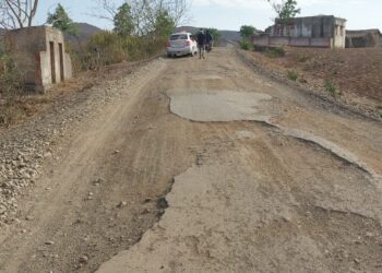 निवडणूक लोकसभेची, अन् चर्चा असलीच्या रस्त्याची