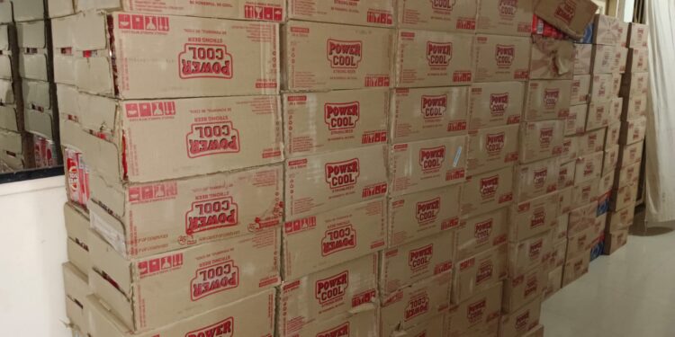 राणीपूर येथे अवैध मद्यासह दहा लाखाचा मुद्देमाल जप्त