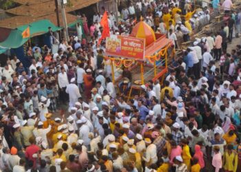 उमर्दे खुर्द येथे श्री खंडेराव महाराज यात्रोत्सवानिमित्त हजारोंच्या उपस्थितीत ओढण्यात आल्या बारा गाड्या