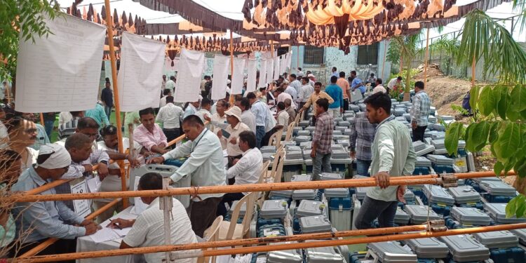 मतदान केंद्राच्या 100 मीटर परिसरात मोबाईल घेऊन जाण्यास बंदी : मनीषा खत्री