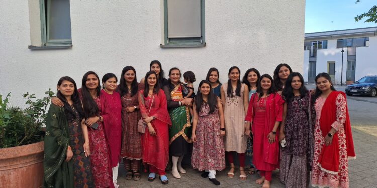 जर्मनीतील लेवा पाटीदार गुजर समाज बांधवांनी एकत्र येत साजरा केला स्नेहमिलन सोहळा