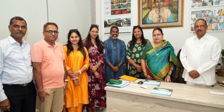 मंत्री डॉ. विजयकुमार गावित, खा. डॉ. हिना गावित यांनी केले मुंबईतील निवासी कला शिबिराचे उदघाटन