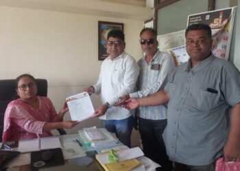 शेतकऱ्यांच्या विविध मागण्यांसाठी शिवसेना उभाठा पक्षाचे निवेदन