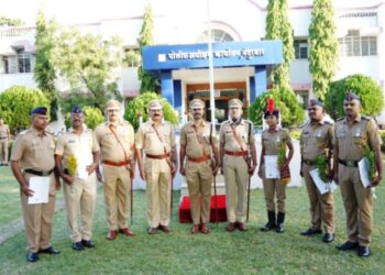 1 मे महाराष्ट्र दिनी पोलीस महासंचालकाचे सन्मानचिन्ह पोलीस अधिकारी व कर्मचारी यांना प्रदान