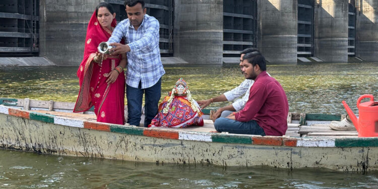 श्री स्वामी समर्थ सेवा केंद्रातर्फे 3 ट्रॅक्टर कचऱ्याची विल्हेवाट, पर्यावरण पूरक उपक्रम