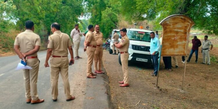 दोघा अज्ञातांनी प्राध्यापकांवर केला गोळीबार, जखमी अवस्थेत प्रा. पाटील यांच्यावर शिरपूर रुग्णालयात उपचार सुरू