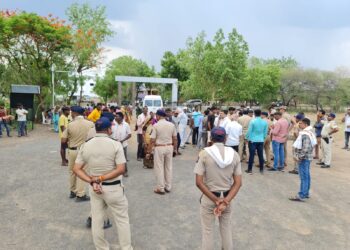 पूर्व वैमनस्यातून एकाचा खून,दोघे जखमी, ,एकास अटक