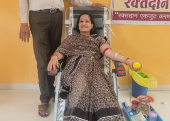 महेश नवमी निमित्त नंदुरबार माहेश्वरी समाजातर्फे रक्तदान शिबिरास महिलांचा उत्स्फूर्त प्रतिसाद