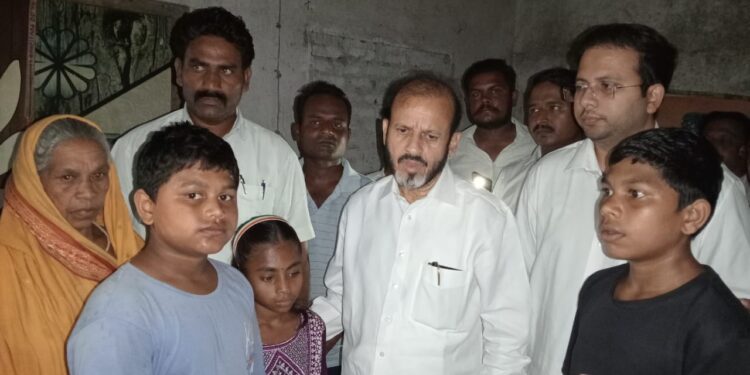 शहीद जवान वसावे यांच्या कुटुंबियांचे खासदार, आमदार यांच्या कडून सांत्वन