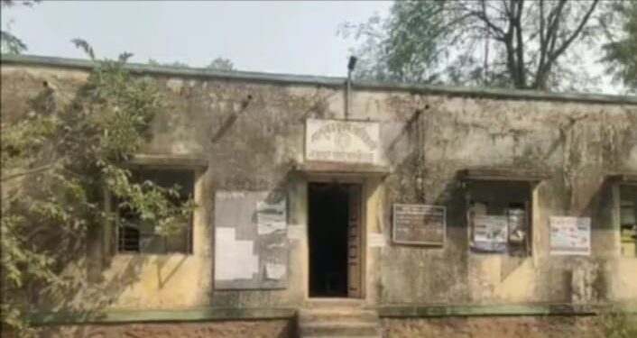 शेतकऱ्याकडून शेततळ्यासाठी 20 हजाराची लाच मागणाऱ्या मंडळ कृषी अधिकाऱ्याविरुद्ध गुन्हा दाखल
