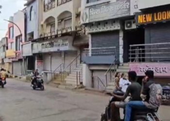 महिलेवर सामूहिक अत्याचाराचा निषेधार्थ नवापूर तालुका कडकडीत बंद