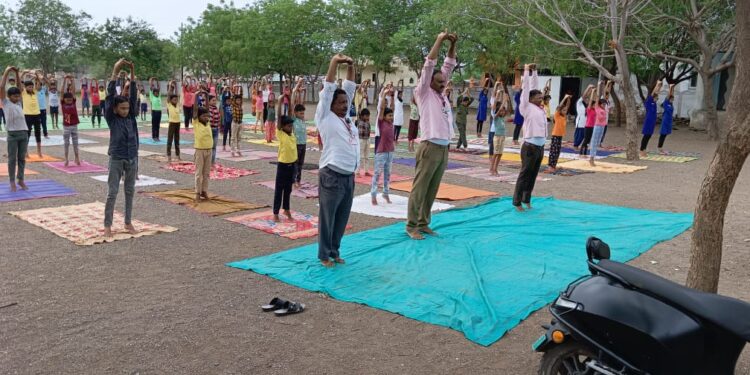 भादवड विद्यालयात जागतिक योग दिन साजरा