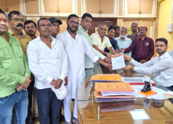 मागासवर्गीय विद्यार्थ्यांच्या परदेशी शिष्यवृत्तीतील जाचक अटी त्वरित रद्दबातल करण्याची मागणी, नंदुरबार जिल्हा राष्ट्रीय चर्मकार महासंघाचे प्रशासनाला निवेदन