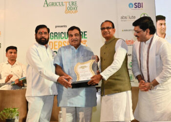 मुख्यमंत्र्यांनी स्वीकारला सर्वोत्कृष्ट कृषी राज्याचा पुरस्कार