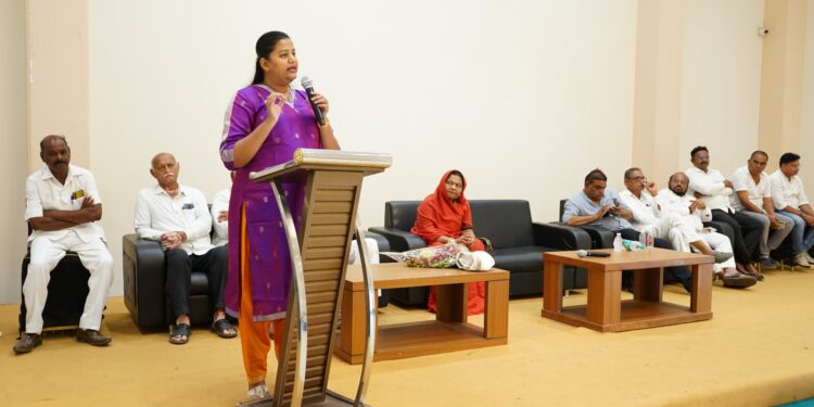 लाडकी बहीण योजनेचे अर्ज भरून घेण्यासाठी गावागावात घेणार शिबिरे; संकल्प मेळाव्यात डॉ. हिना गावित यांचे कार्यकर्त्यांना आवाहन