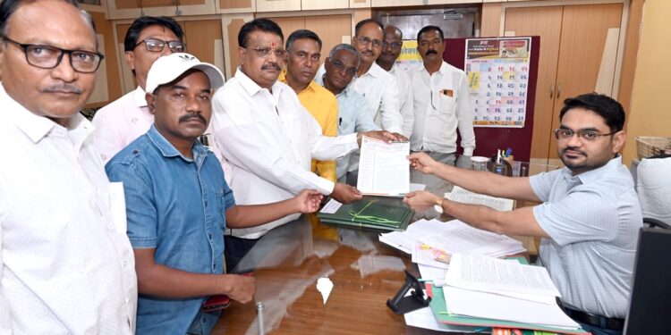 मारोतराव वारंगे यांची हत्या करणाऱ्या मारेकऱ्यांना फाशीची शिक्षा द्या, य अखिल भारतीय भोई समाज सेवा संस्थेची मागणी