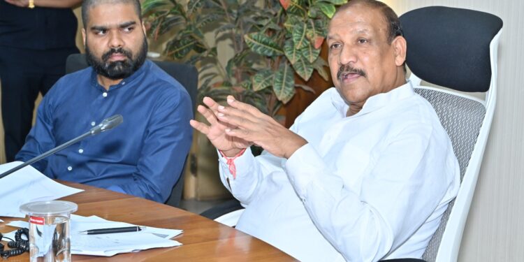 जलजीवन मिशनच्या कामांना परिपूर्ण प्रस्तावंसह नव्याने मान्यता घेणार : डॉ.विजयकुमार गावित