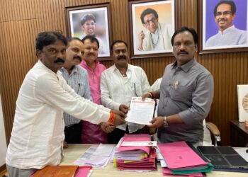 तहसिलदार नितीन गर्जे यांच्यावर कारवाईसाठी, विधान परिषदेचे विरोधी पक्षनेत्याला निवेदन