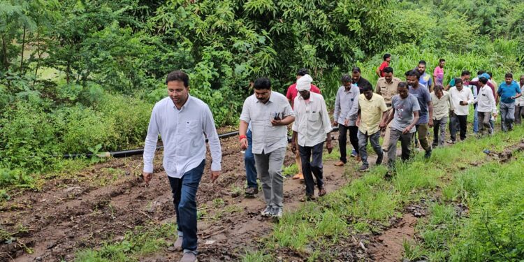 अतिवृष्टीग्रस्त भागात खासदार ॲड.गोवाल पाडवी व आमदार शिरीषकुमार नाईक यांनी केली पाहणी