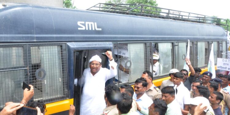 राष्ट्रीय महामार्गावर रास्ता रोको, वाहनांच्या 10 की.मी. पर्यंत रांगा, 9 ऑगस्टला रेल्वेरोकोचा इशारा