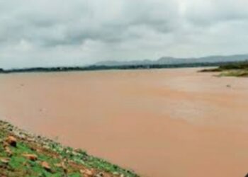 मोठ्या प्रमाणात झालेल्या पावसामुळे, चिरडा, धनपूर लघु व दरा मध्यम प्रकल्प क्षेत्रातील गावांनी सतर्क रहावे